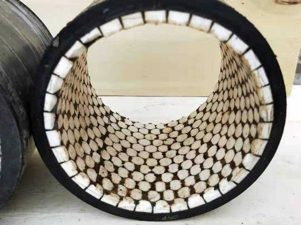 The details of ceramic lined rubber hose