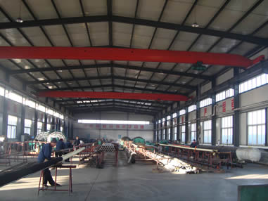 Some machine and drilling hose products are in the workshop.