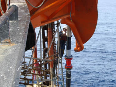 Rotary & vibrator drilling hoses are installed on the drilling equipment.