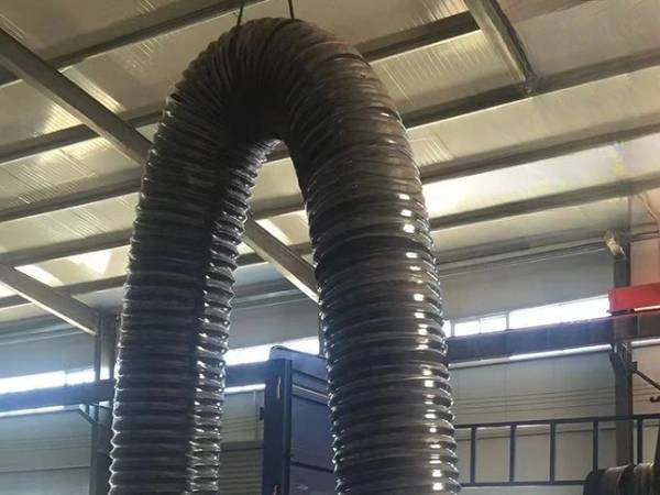 A bending rubber telescopic hose is displayed.